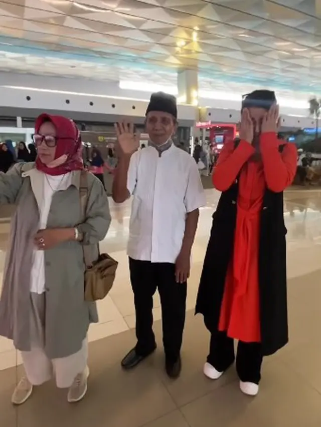 6 Potret Fitri Carlina Lepas Suami Pindah Ke Oman Ini Bikin Haru