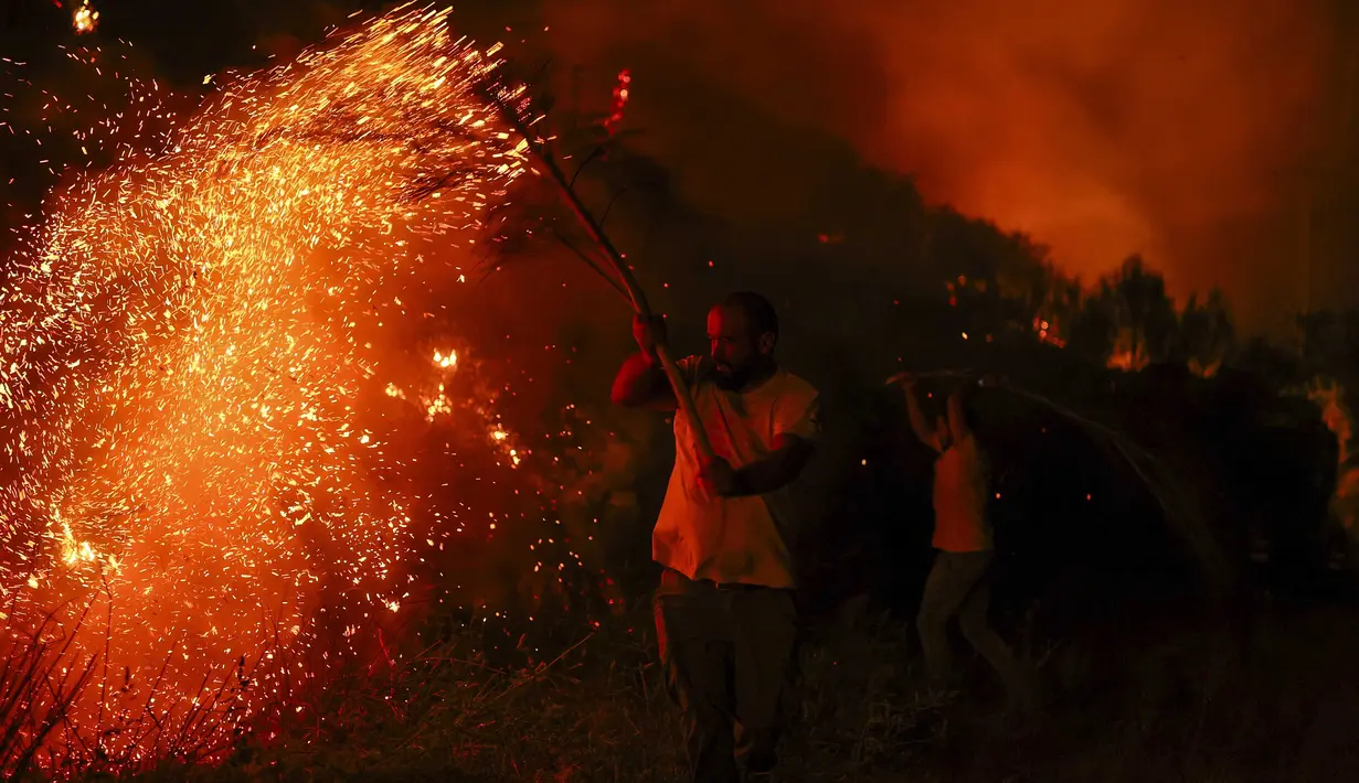 Dalam beberapa pekan terakhir, Portugal kerap terjadi kebakaran hutan akibat gelombang panas yang melanda. (PATRICIA DE MELO MOREIRA/AFP)