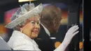 Ratu Inggris, Elizabeth bersama Pangeran Philip hadir saat upacara pembukaan Commonwealth Games 2014 di Celtic Park, Glasgow, Skotlandia, (23/7/2014). (REUTERS/Stefan Wermuth) 