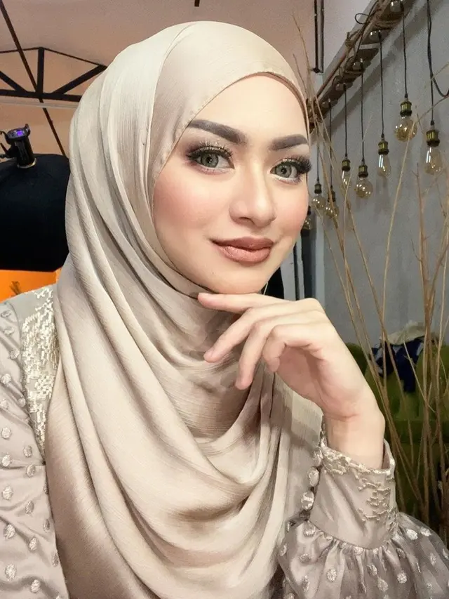 Nathalie Holscher (Foto: Instagram/nathalieholscher)