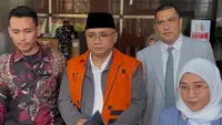 Bantal Hitam Dalam Genggaman Yaqut