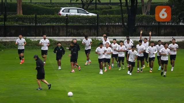 Foto: Timnas Indonesia Kena Kecoh Hujan saat Latihan Jelang Hadapi Vietnam di Piala AFF 2022, Sudah Balik tapi Ditelpon Kembali ke Lapangan