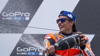 Sukses Marc Marquez, pembalap Repsol Honda, saat menjuarai MotoGP Jerman 2016 di Sirkuit Sachsenring. (AFP)