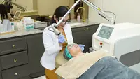 Rekomendasi Perawatan Wajah untuk Wanita dan Pria supaya Glowing Saat Lebaran