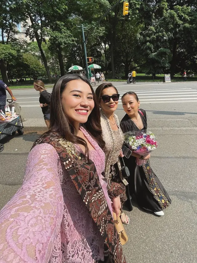 Reza Artamevia dan Aaliyah hadiri wisuda Zahwa