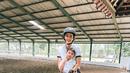 Bahkan, dirinya menyebutkan jika berkuda bukanlah olahraga yang mudah karena butuh keseimbangan serta feeling yang sama dengan sang kuda. Paula juga tampak mengajak putra bungsunya, Kenzo untuk berkuda bersama. (Liputan6.com/IG/@paula_verhoeven)