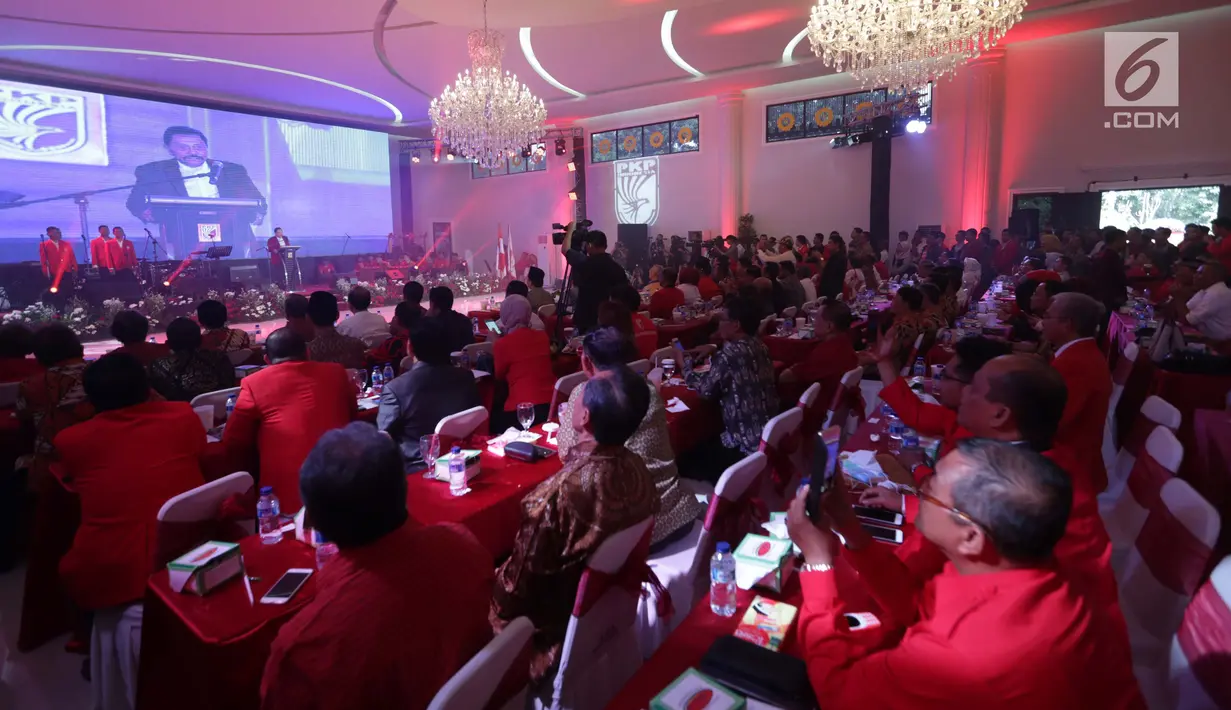 Suasana saat acara Syukuran PKPI di Cipayung, Jakarta, Jumat (29/12). Hendropriyono mengungkapkan ramalannya soal siapa yang menjadi Presiden dan Wakil Presiden 2019-2024. (Liputan6.com/Faizal Fanani)