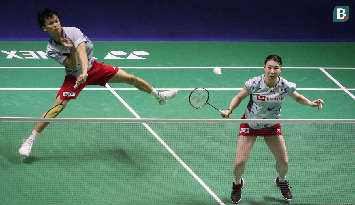 Yuta Watanabe/Arisa Higashino, ganda campuran asal Jepang, melangkah ke final turnamen bulutangkis Indonesia Open 2022.(Bola.com/Bagaskara Lazuardi)