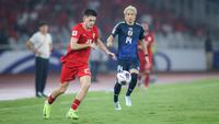 Pemain Timnas Indonesia, Justin Hubner, saat melawan Jepang pada Kualifikasi Piala Dunia 2026 Zona Asia di Stadion Gelora Bung Karno, Senayan, Jakarta, Jumat (15/11/2024) malam WIB. (Bola.com/Bagaskara Lazuardi)