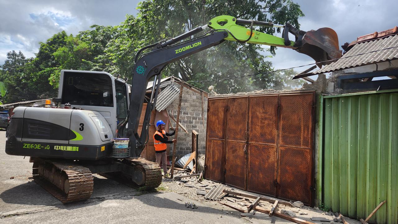 Langgar Aturan GSB, Ratusan Bangunan Liar di Depok Ditertibkan Dinas PUPR