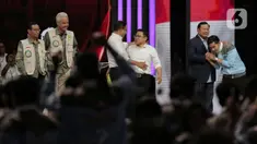 Ketiga Capres-Cawapres usai pelaksanaan Debat Keempat Pilpres 2024 di Jakarta Convention Center (JCC), Jakarta, Minggu (21/1/2024). (Liputan6.com/Angga Yuniar)