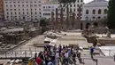 Namun, hingga Senin lalu, satu-satunya yang bisa melihat kuil-kuil itu dari dekat adalah kucing-kucing yang berkeliaran di area yang disebut "Area Suci", di tepi tempat Julius Caesar dibunuh. (AP Photo/Domenico Stinellis)