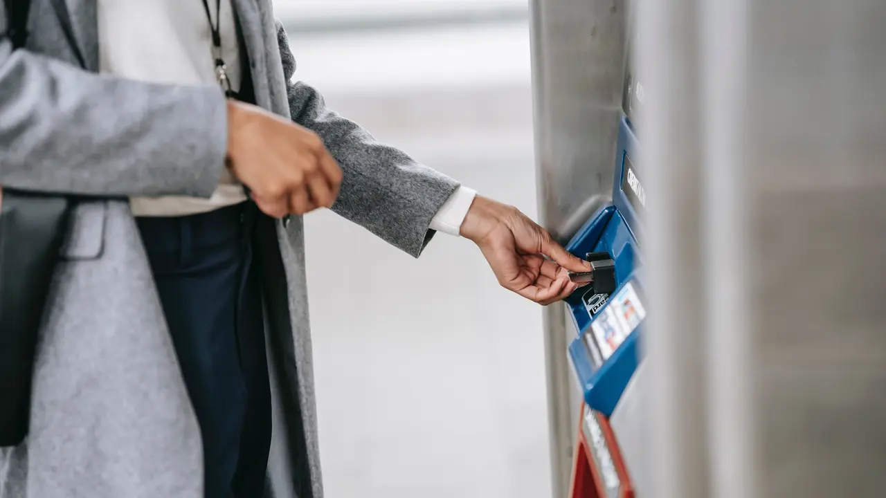 Daftar 22 Bank yang Turunkan Biaya Transfer Jadi Rp2.500 Mulai Desember
