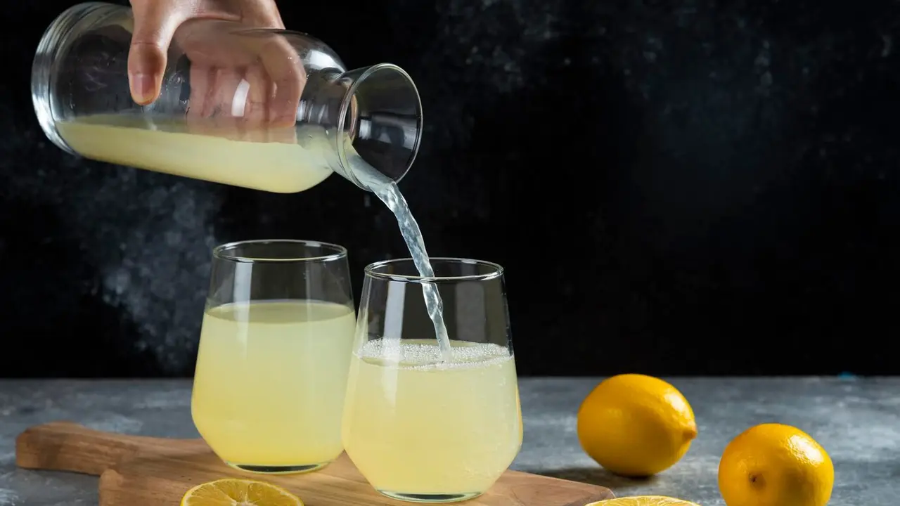 Ilustrasi air lemon/freepik.com/azerbaijan_stockers