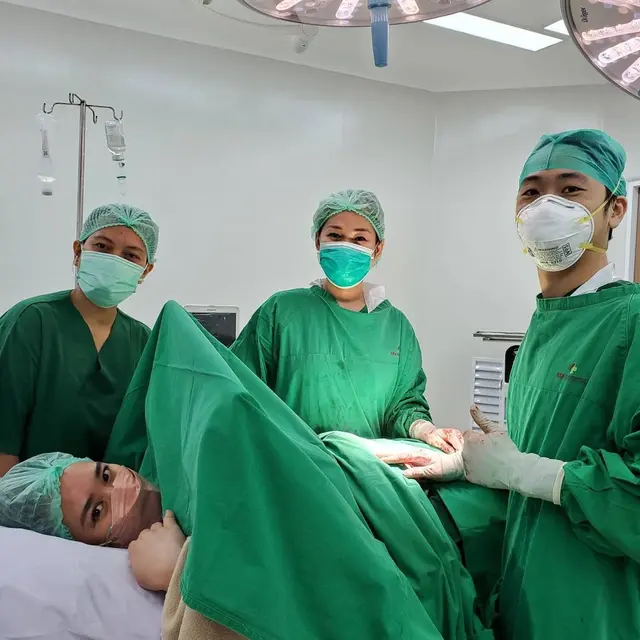 Melahirkan Anak Pertama, Ini 5 Momen Persalinan Bebi Silvana Istri Opick