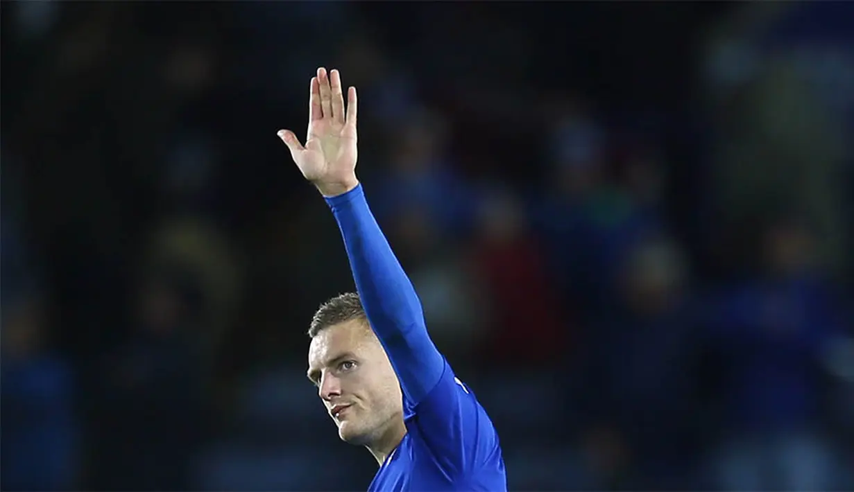 Ekspresi pemain Leicester, Jamie Vardy, menyapa penonton usai laga melawan MU pada lanjutan Liga Premier Inggris di Stadion King Power, Inggris, Sabtu (28/11/2015). (Reuters/Eddie Keogh)