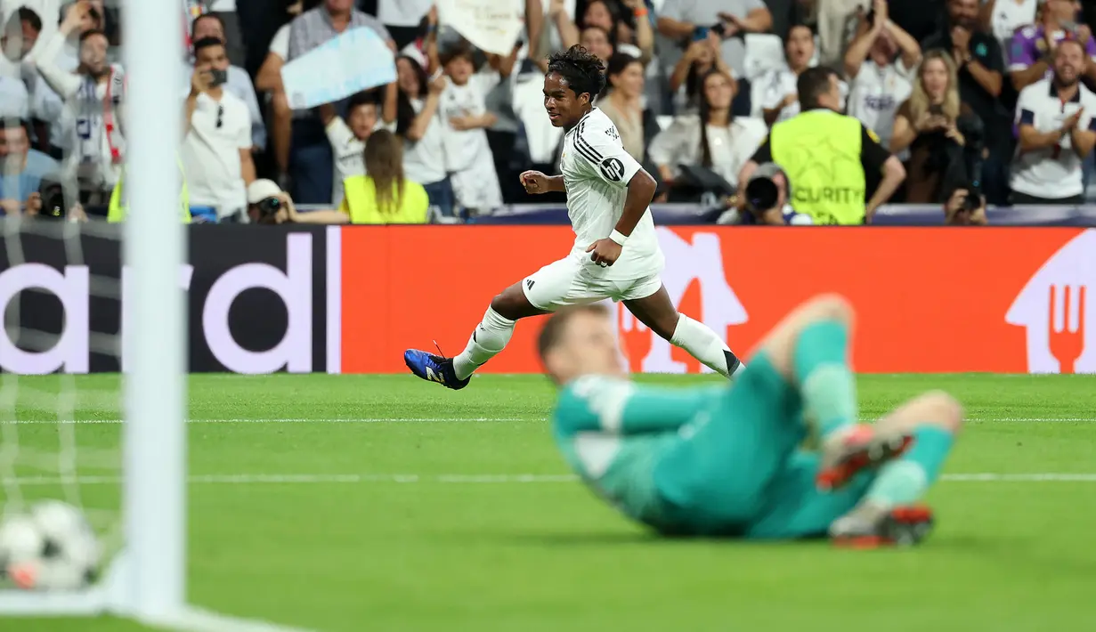 Pemain Real Madrid, Endrick mencetak gol ke gawang VfB Stuttgart pada laga Liga Champions 2024/2025 di Santiago Bernabeu, Madrid, Rabu (18/09/2024) WIB. (AFP/Thomas Coex)