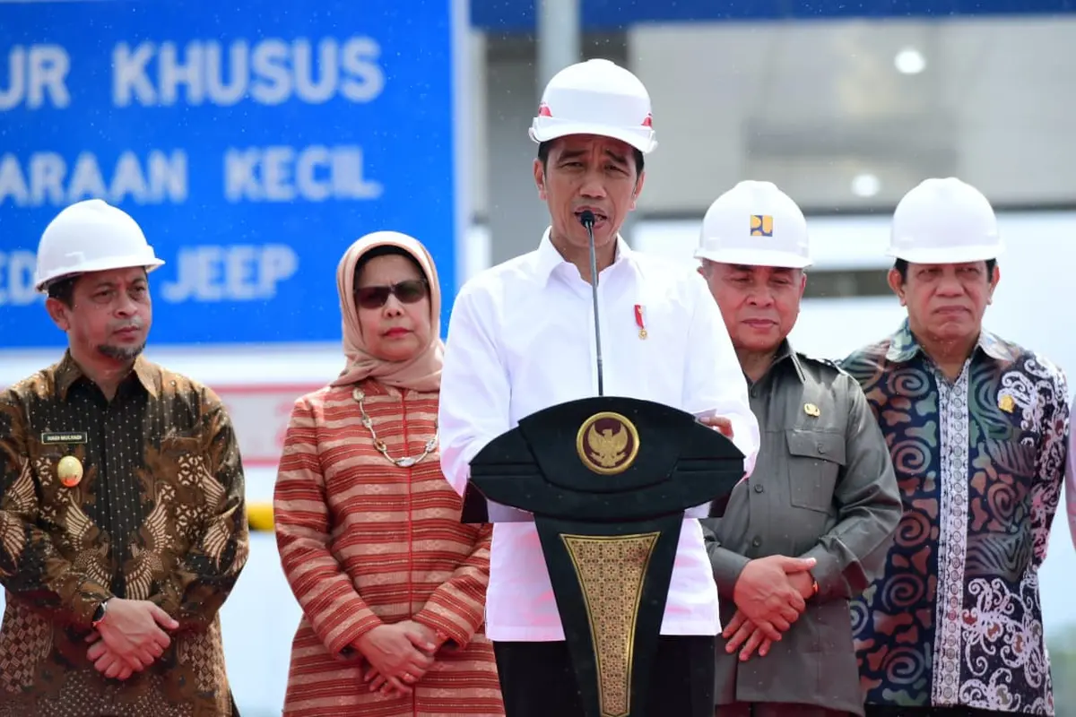 Presiden Jokowi meresmikan Jalan Tol Balikpapan-Samarinda terintegrasi akses ibu kota negara di Kalimantan Timur. (Foto: Liputan6.com/Abelda Gunawan)