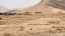 Suasana kota bersejarah Palmyra di Homs Governorate, Suriah, 27 Maret 2016. Kota ini sejak lama telah menjadi perhentian kafilah yang penting bagi para pengelana yang melintasi gurun Suriah dan dikenal sebagai Jembatan Gurun. (REUTERS/SANA)