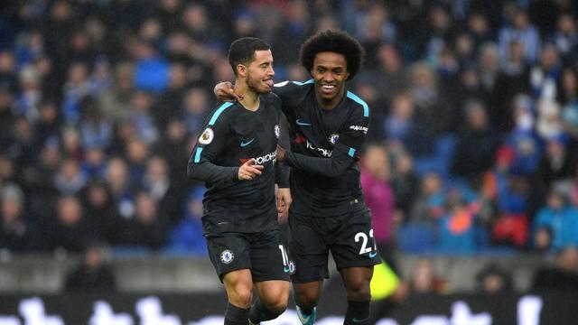Striker Chelsea Eden Hazard (kiri) dan Willian (Twitter Chelsea)