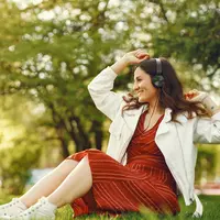 Tersenyum ceria./Copyright freepik.com/author/prostooleh