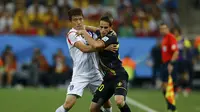 Januzaj berebut bola dengan pemain Korsel (Reuters/ Ivan Alvarado)