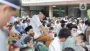 Jemaah memadati kantor Pimpinan Pusat Muhammadiyah, Jakarta untuk melaksanakanSholat Idul Fitri, Jumat (21/4/2023). (Liputan6.com/Faizal Fanani)