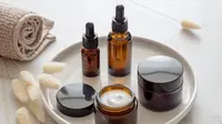 Ilustrasi produk skincare. (c) Irina Kvyatkovskaya/Shutterstock.com