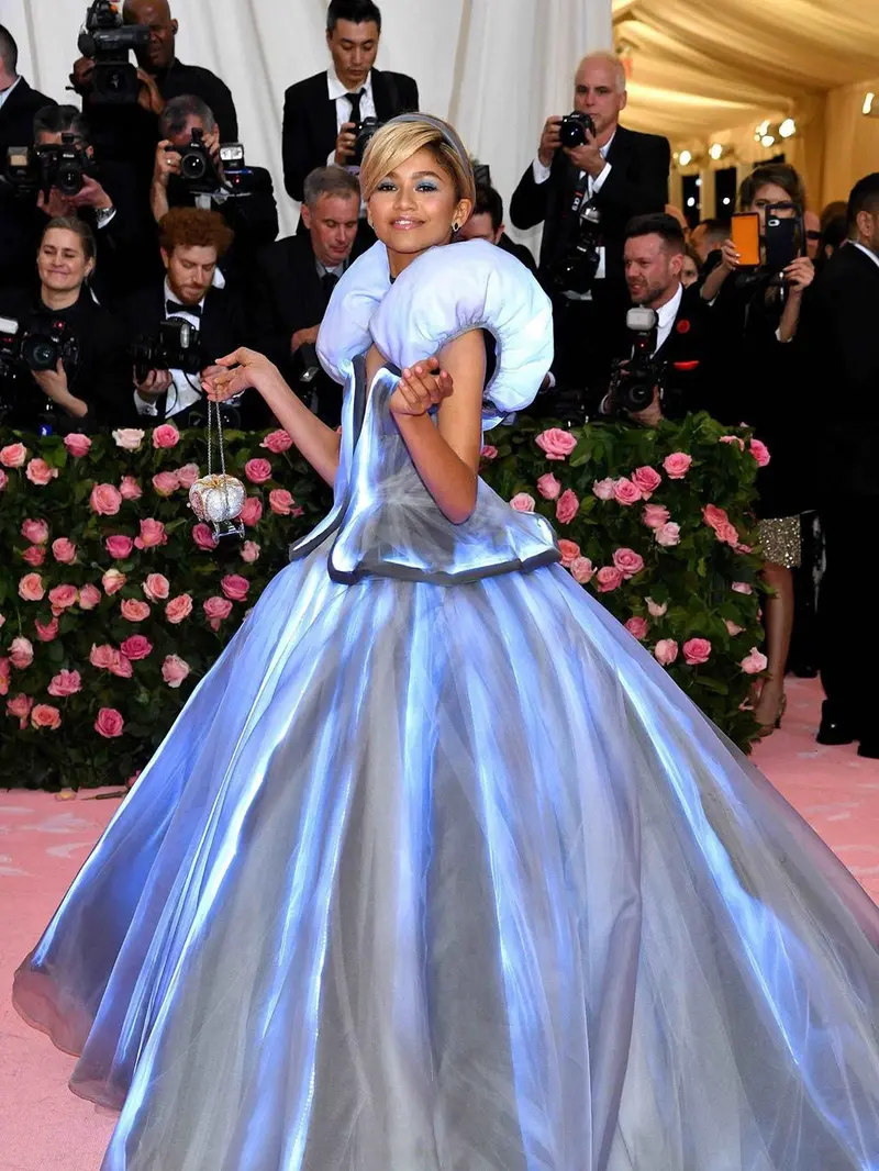 Uniknya Gaun Milik Zendaya di Acara The Met Gala, Bak Cinderella
