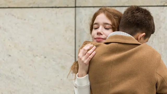 Percaya Cinta Pada Pandangan Pertama? Intip Dulu Mitos dan Faktanya! (photo by freepik.com)