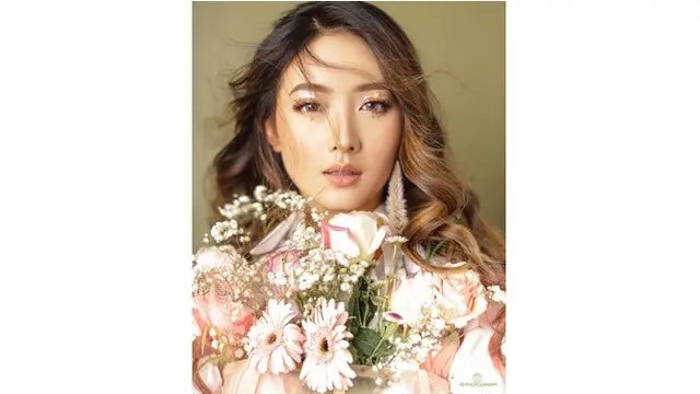 Disebut Mirip Artis Korea, Ini 6 Gaya Memukau Natasha Wilona saat Pemotretan