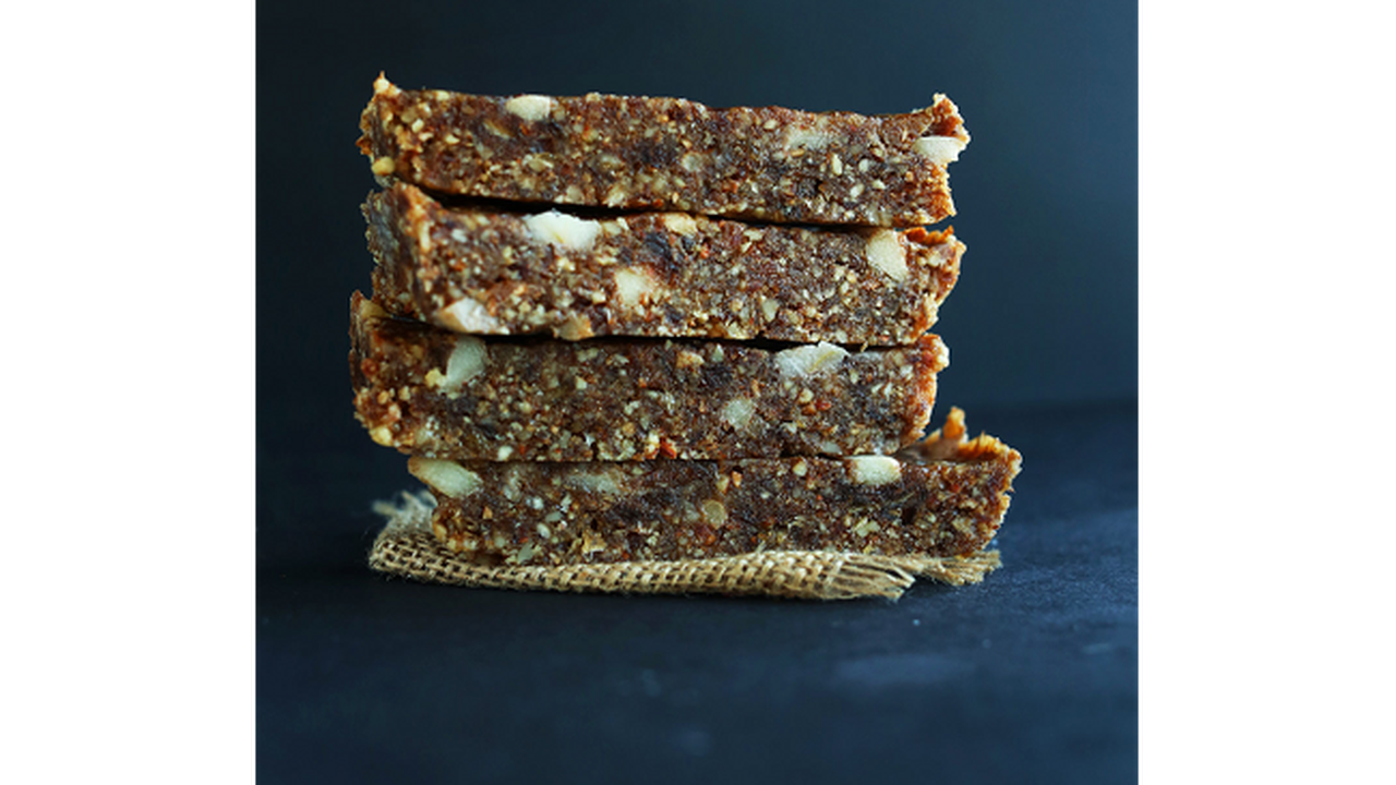 Cemilan Rendah Kalori dari Apel dan Kurma