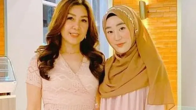 6 Momen Kedekatan Larissa Chou dan Ibunda, Kompak Meski Beda Keyakinan