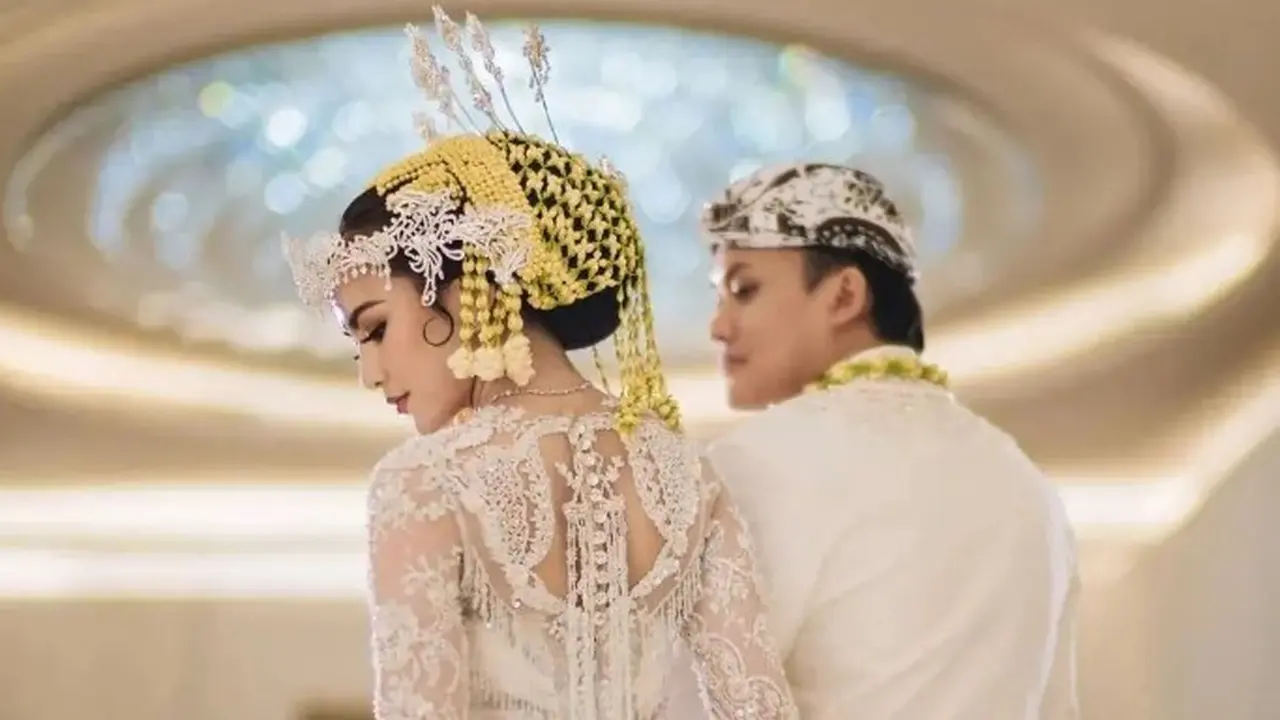 Rizky Febian dan Mahalini Raharja menikah (Instagram/thebridestory)