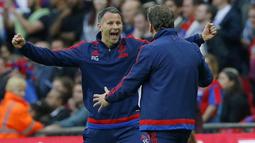 Status legenda klub dipercaya memudahkan Ryan Giggs dalam mengelola skuad Manchester United. Ia pun sempat menjadi pelatih caretaker Manchester United di empat laga pamungkas Liga Inggris 2013-2014. (AFP/Ian Kington)