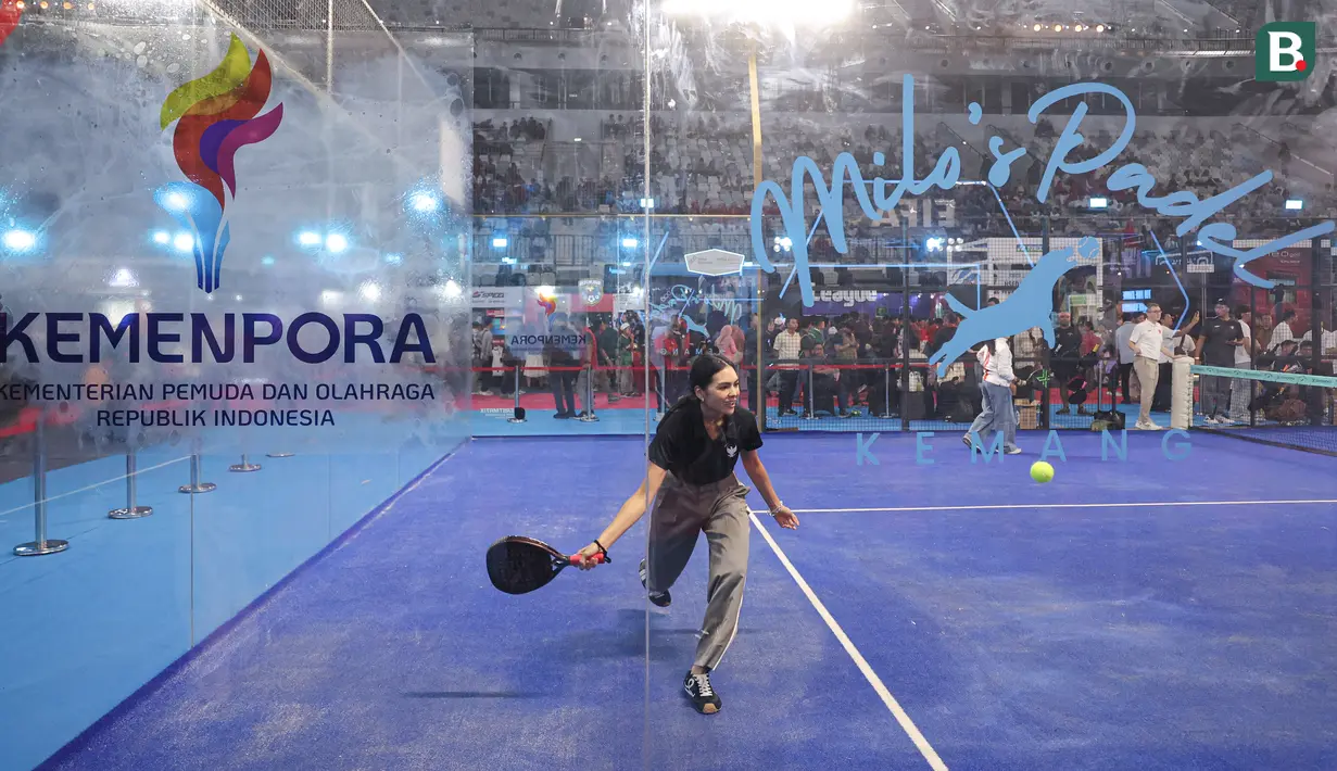 Arena padel yang terdapat pada acara Indonesia Sports Summit 2025 (ISS 2025) resmi digelar di Indonesia Arena, Senayan, Jakarta pada Sabtu (6/12/2025).