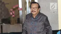 Mantan Gubernur Jatim, Soekarwo berjalan meninggalkan gedung KPK, Jakarta, Rabu (28/8/2019). Soekarwo diperiksa sebagai saksi dugaan korupsi pembahasan, dan pengesahan APBD/APBD P Kab Tulungagung 2015-2018 dengan tersangka Ketua DPRD Tulungagung, Supriyono. (Liputan6.com/Helmi Fithriansyah)