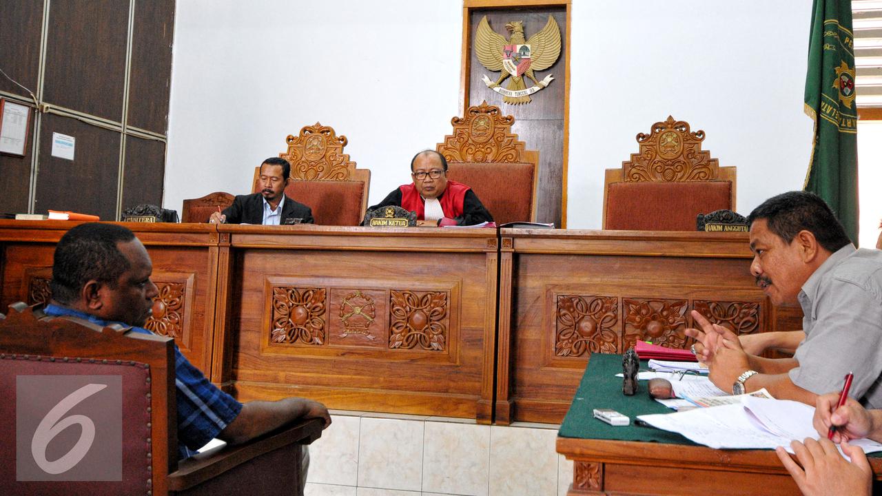 20150701-Sidang-Praperadilan-Jakarta-Barnabas-Suebu1