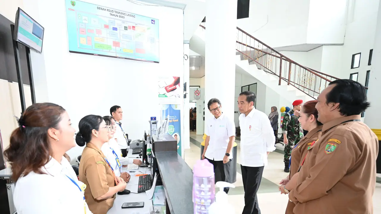 Presiden Joko Widodo atau Jokowo melakukan kunjungan kerja di Rumah Sakit Umum Daerah (RSUD) Tamiang Layang Kabupaten Barito Timur, Kalimantan Tengah (Kalteng).