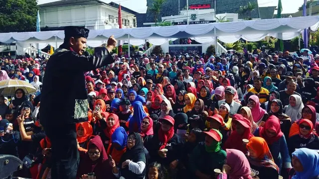 Jadi DPD RI dengan Perolehan Suara Terbanyak, Ini 6 Potret Oni SOS Turun ke Masyarakat