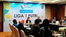 Sekjen PSSI, Ratu Tisha Destria, saat memimpin managers meeting dan drawing Liga 1 Putri 2019 di Hotel Sultan, Jakarta, Minggu (8/9/2019). (Bola.com/Muhammad Adiyaksa)