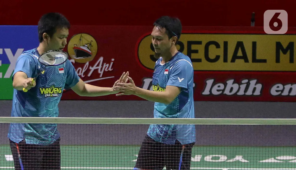 Kemenangan ini memastikan Mohammad Ahsan/Hendra Setiawan lolos ke babak 16 besar Indonesia Open 2024. (Liputan6.com/Herman Zakharia)