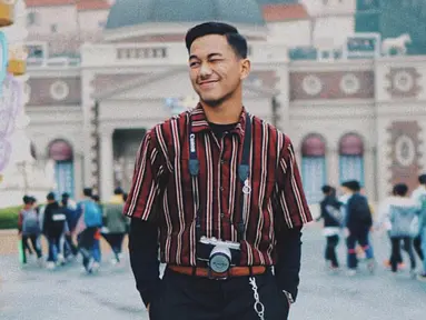 Pria yang akrab disapa Aip ini saat ini berkuliah di Universitas Padjajaran dan mengambil jurusan Hubungan Internasional. (Liputan6.com/IG/@ariefmeivio)