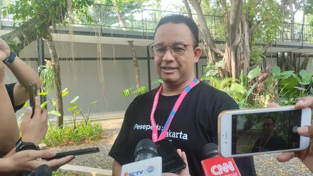 Mantan Gubernur DKI Jakarta Anies Baswedan usai menonton Formula E di Ancol. (Liputan6.com/Winda Nelfira)