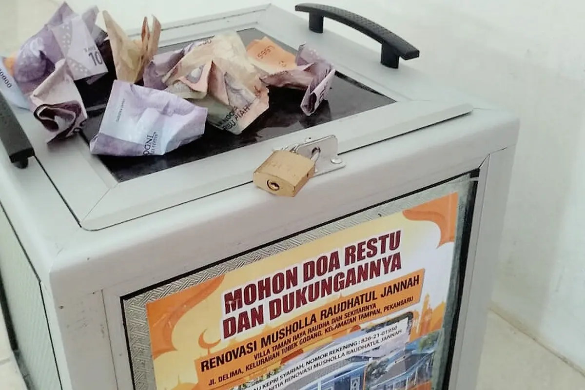 Maling Kotak Amal