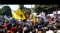 Aksi Demo Pedagang Kali Lima Warnai Pelantikan DPRD Garut 2019-2024
