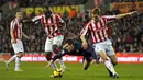 5. Aaron Ramsey (Arsenal) - Cedera patah tulang kaki ganda saat melawan Stoke yang membuatnya harus absen delapan bulan. (AFP/Paul Ellis)