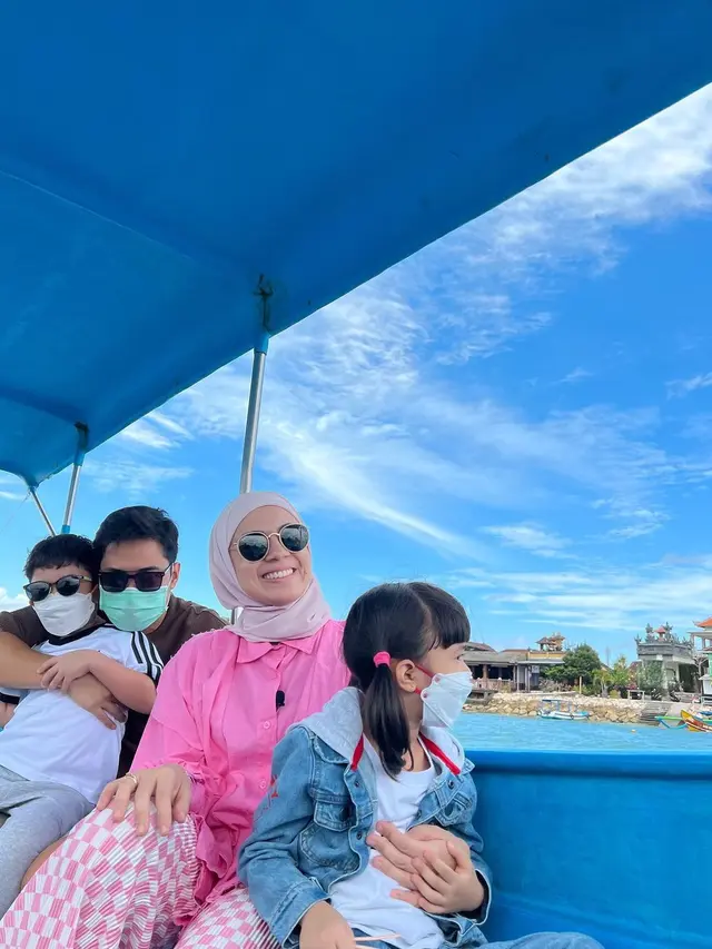 Izinkan Suami Menikah lagi, Ini 7 Momen Liburan Nycta Gina dan Rizky Kinos di Bali