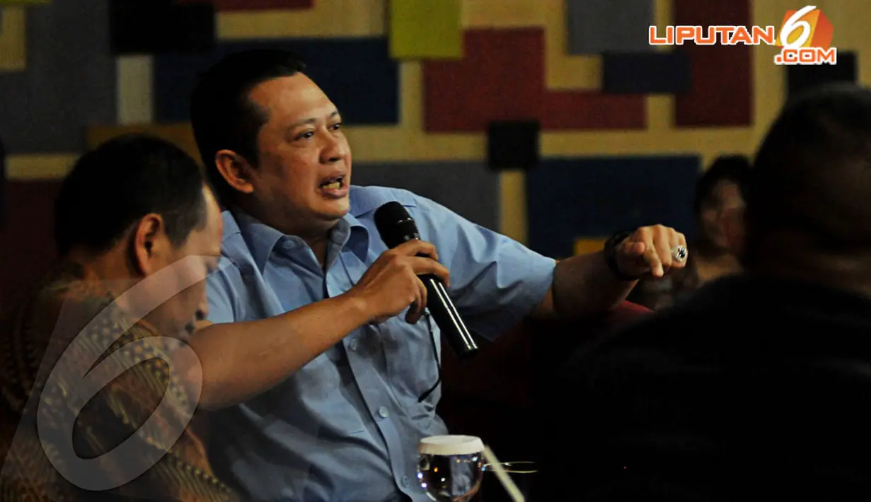 Diskusi "Konstruksi Koalisi dan Blok Pilpres 2014: Membaca Arah Golkar", berlangsung di Galeri Kafe, Cikini, Jakarta, Selasa (22/4).(Liputan6.com/Johan Tallo).