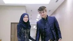 Inilah potret Lesti Kejora dan Rizky Billar yang terlihat kompak satu sama lain mengenakan baju tradisional. Keduanya klop saat mengenakan kebaya dan beskap berwarna biru. Saat itu mereka tengah menghadiri sebuah pernikahan. (Liputan6.com/IG/lestykejora)